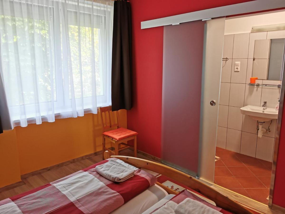 Glázer-Szálló Tapolca Exterior foto