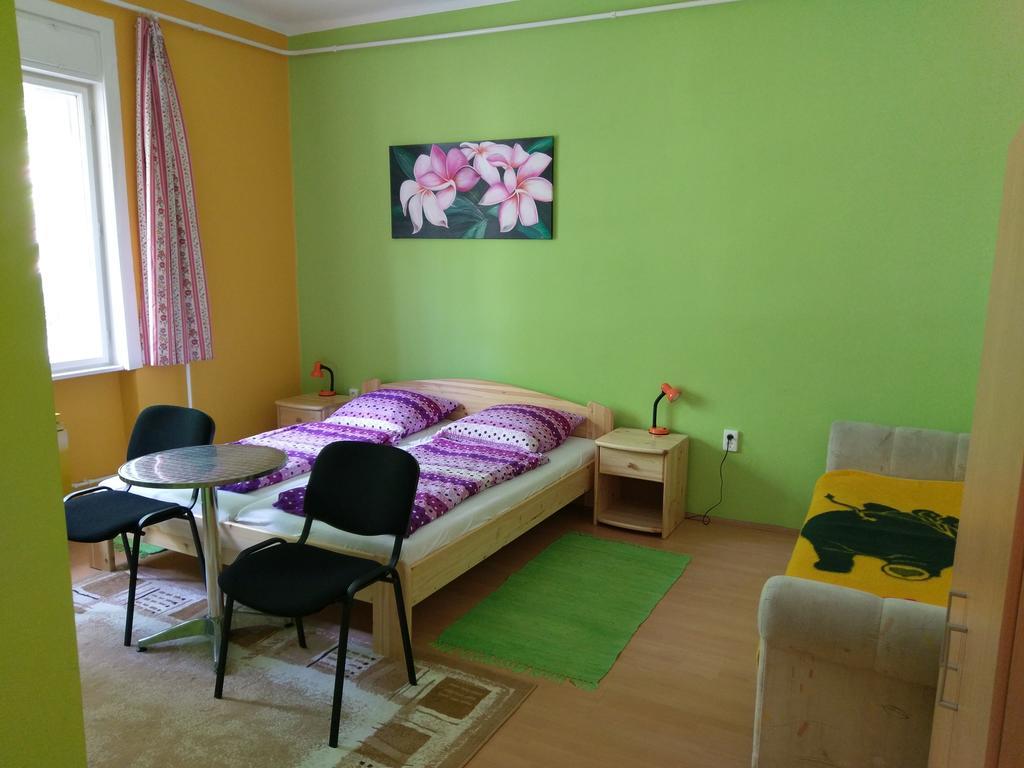 Glázer-Szálló Tapolca Exterior foto