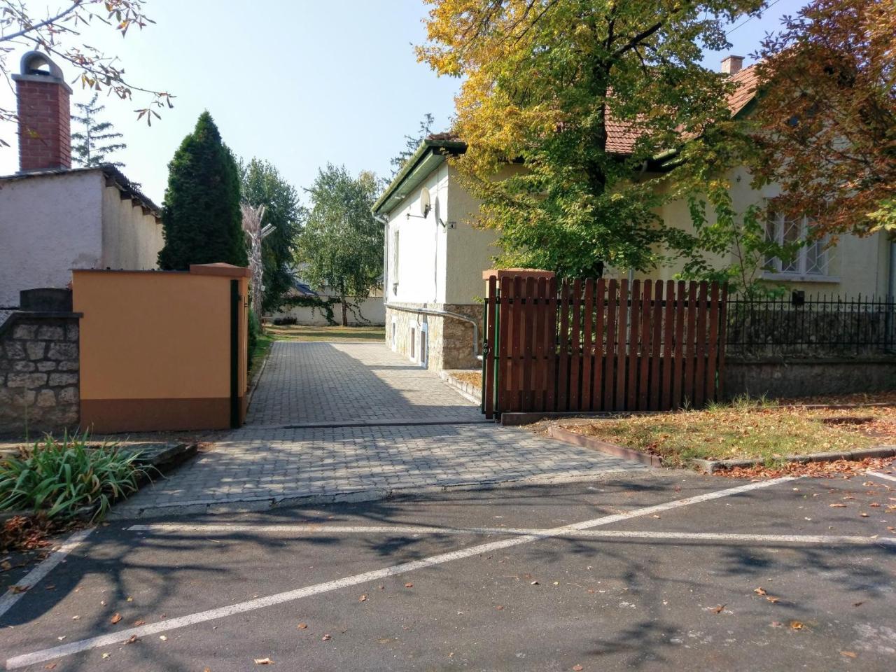 Glázer-Szálló Tapolca Exterior foto